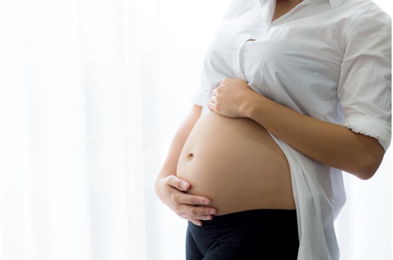 Trápí vás strie v těhotenství a po porodu? Poradíme vám, jak se jich zbavit