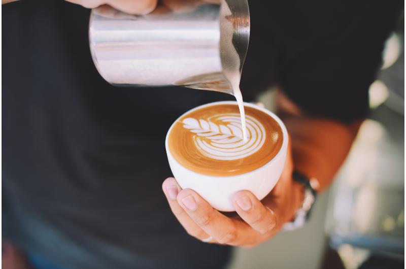 Připravte si lahodné cappuccino nebo caffé latte z pohodlí domova!