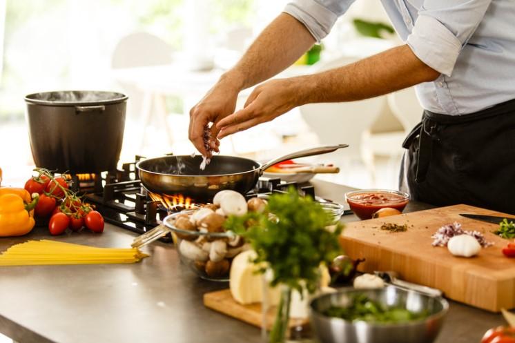 Základní triky šéfkuchařů, jak si pomoc v krajní nouzi v kuchyni