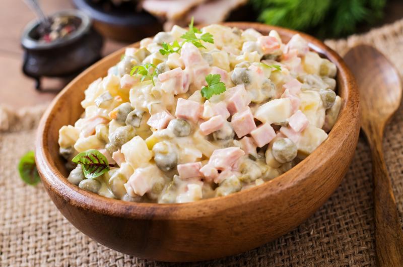 Zbyl vám bramborový salát? Zde je několik chutných řešení