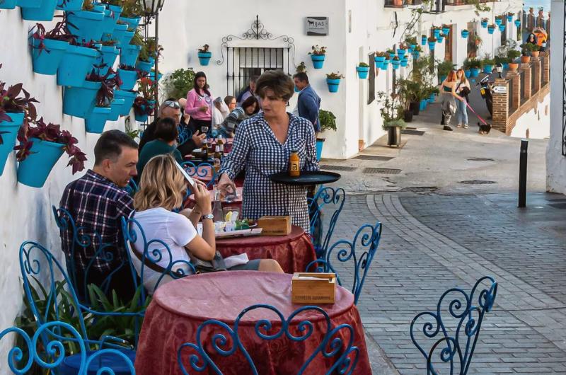 Španělské restaurace zavádějí poplatky za posezení ve stínu