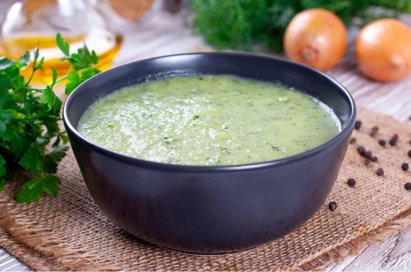 Jarní detoxikační polévka: Zbaví tělo toxinů, zrychlí trávení a pomůže při hubnutí