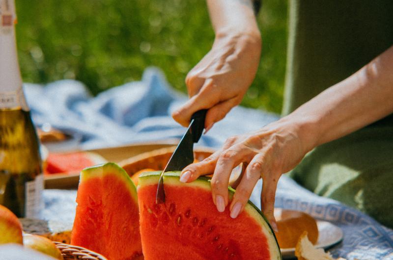 Děláte tuto chybu při krájení melounu? Může vás to stát zdraví!
