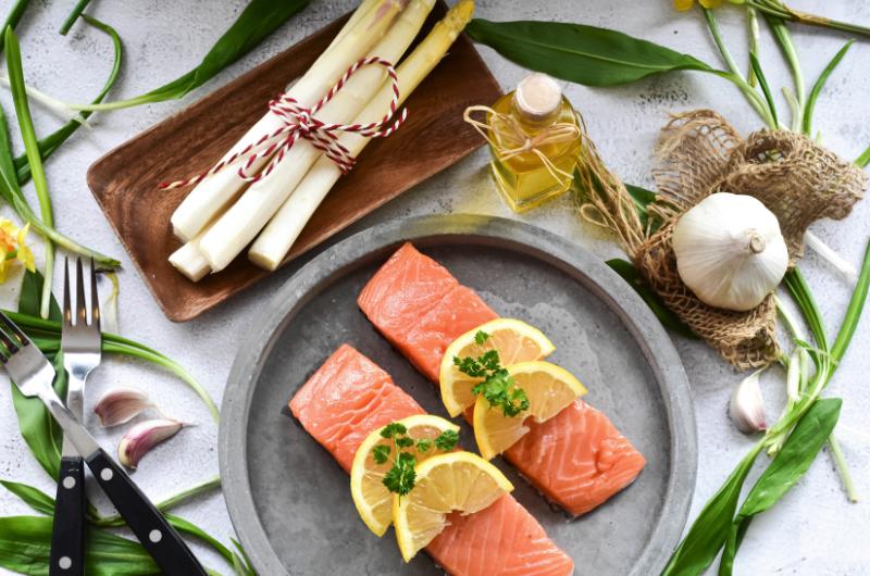 Tajemství šéfkuchařů: Tuto jedinou ingredienci přidejte k lososu a stane se hitem letních večeří