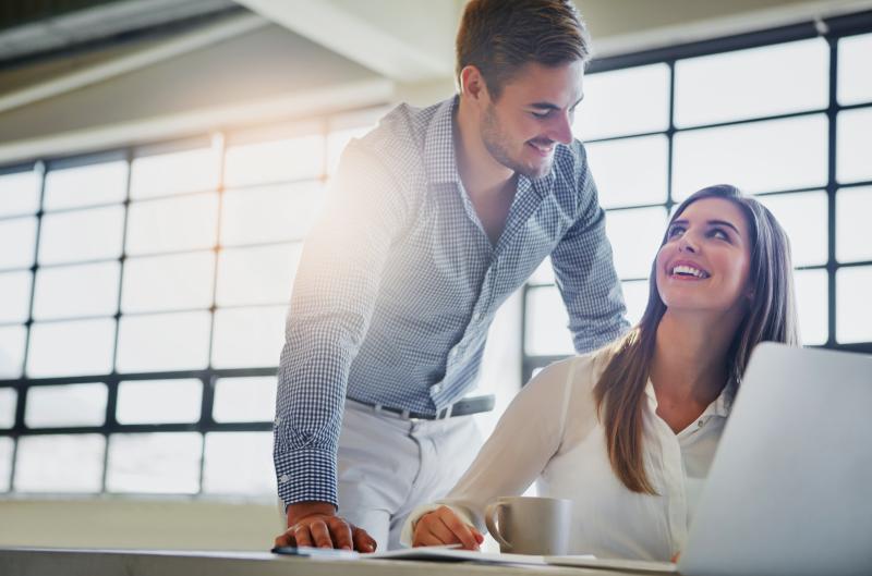 Aféry na pracovišti: Šokující pravda, proč tajné románky bují víc, než si myslíte