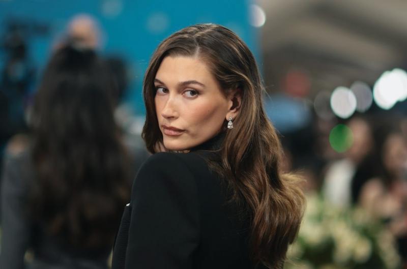 „Každý den si musím říct: Hailey, měla jsi dítě.“ Wellness rutina Hailey Bieber odhaluje, jak najít svou vnitřní rovnováhu