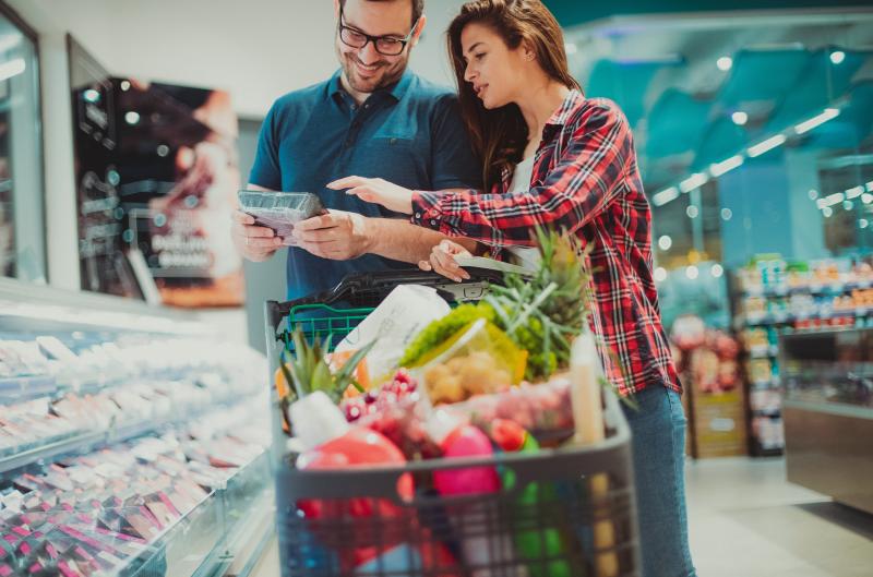 „Vytáhla mi z košíku máslo a odešla.“ Reálný příběh ukazuje temnou stránku slev