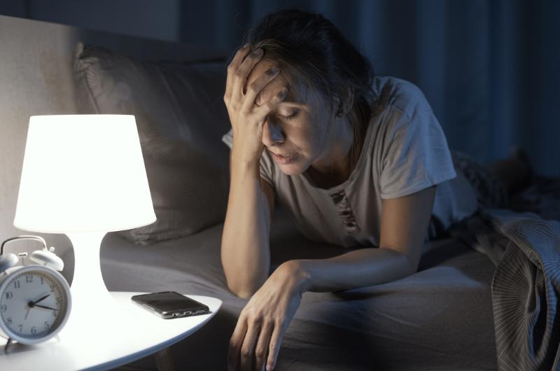 Děláte to před spaním? Proto se celou noc převalujete a ráno jste bez energie