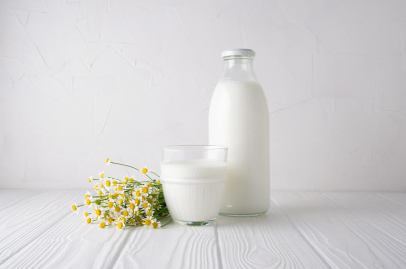 Kefír vs. jogurt: Jeden z nich vaše trávení léčí, druhý vás může brzdit