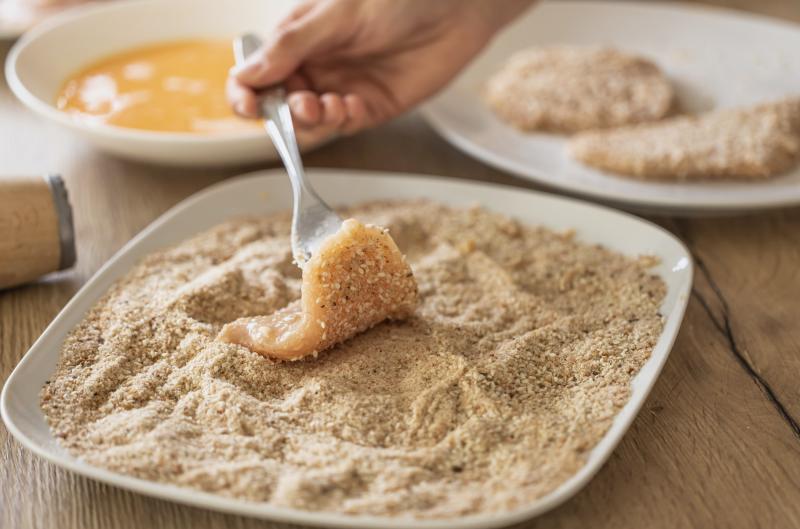 Obalování, smažení, naklepávání: Nejčastější chyby při přípravě řízků