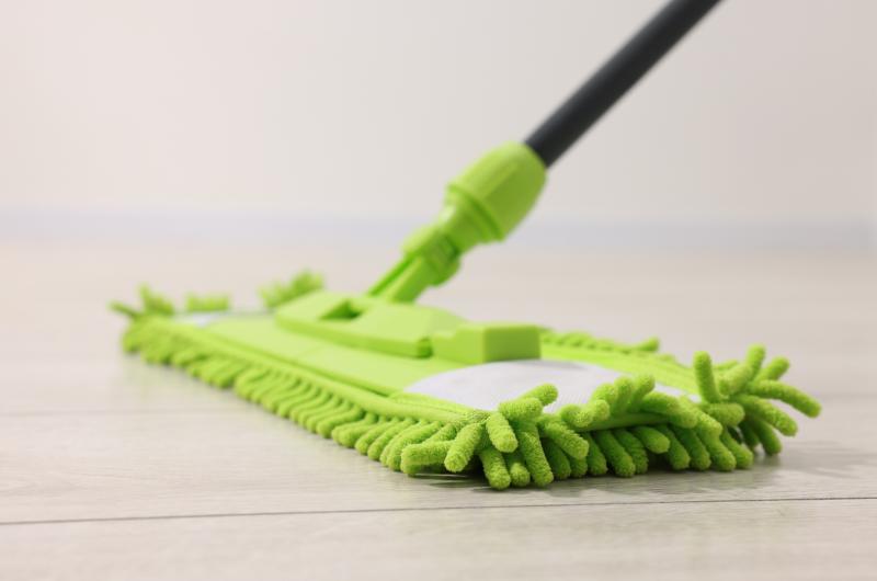 Tuto chybu dělá skoro každý: Hadry a mopy v pračce ničí spotřebič i prádlo. Správný postup vás přitom nic nestojí