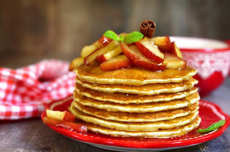 Jablečné lívance se skořicí, které zachrání každé ráno: Nadýchané, rychlé a božsky voňavé