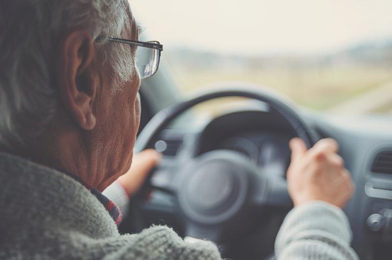 Změna z EU otřese českými řidiči. Pro stará auta přichází omezení, která mnozí nezvládnou