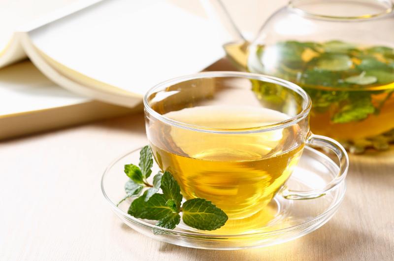 Tohle dělá většina lidí při přípravě mátového čaje špatně. A kvůli tomu zničí jeho účinky
