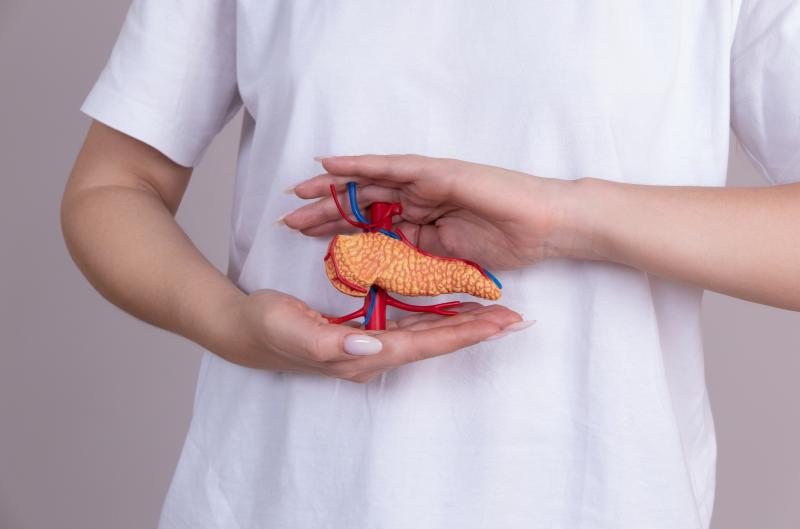 Jak alkohol ovlivňuje slinivku: Varovné signály, které mnoho lidí přehlíží