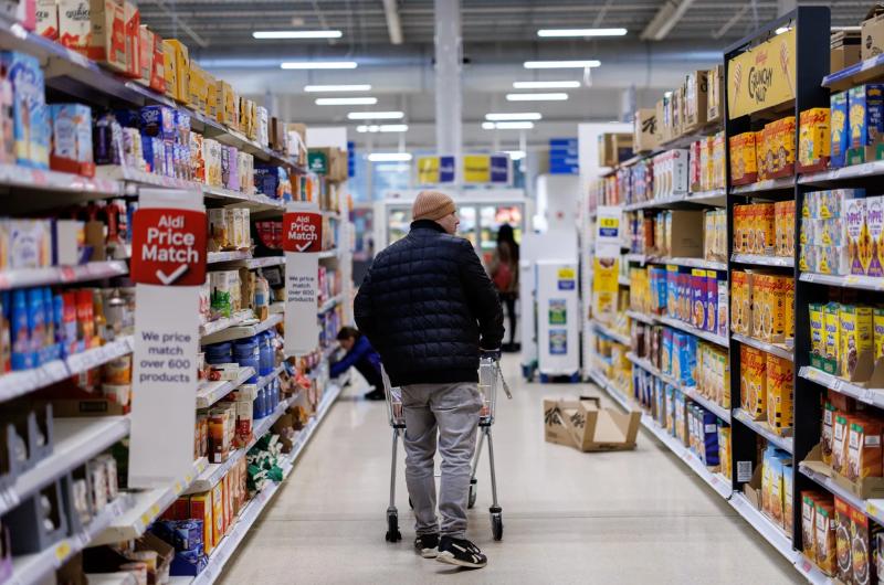 Tesco přitvrzuje: nový systém má od příštího týdne chránit zaměstnance před násilím