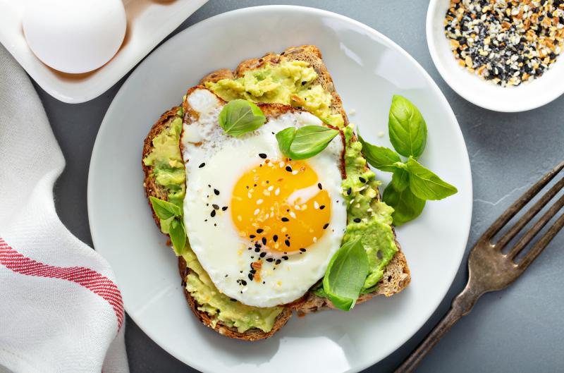 Hladina cukru v krvi jako na houpačce? Těchto 10 návyků ji udrží stabilní celý den