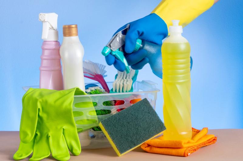 Pravděpodobně děláte chybu: Víte, kde skladovat čisticí prostředky, aby neztratily účinnost?