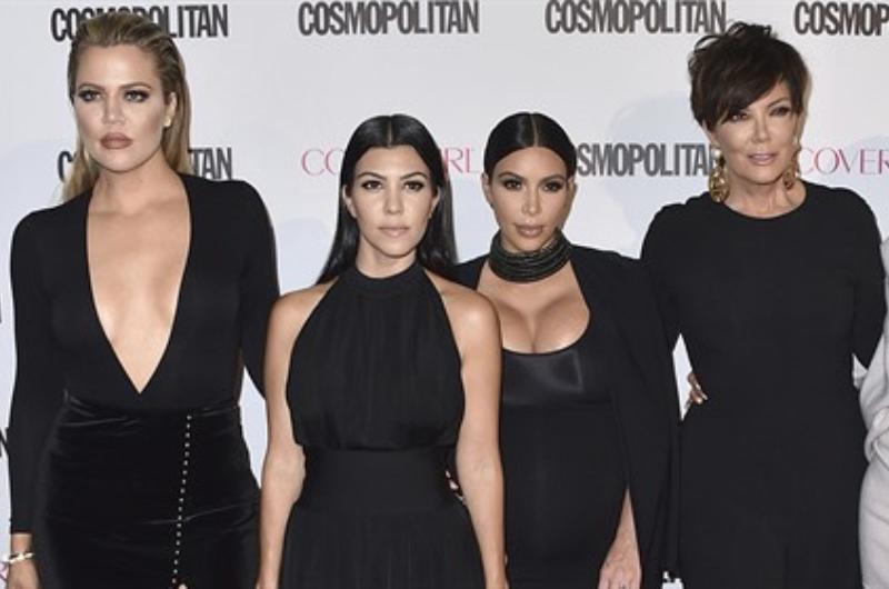 Khloé Kardashian promluvila o penězích v rodině. Jak si se sestrami vyrovnávají dluhy?