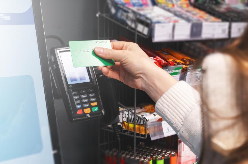 Rohlík za pár korun spustil scénu. To, co zaznělo u pokladny, slyšela celá fronta