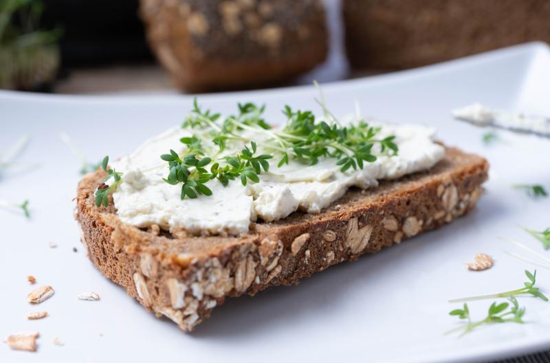 Domácí tavený sýr ze 3 ingrediencí: Jednoduchý recept, který zvládne každý