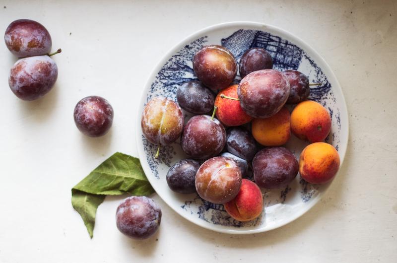 Po šedesátce byste měli začít jíst toto ovoce. Ten hlavní důvod většinu lidí vůbec nenapadne