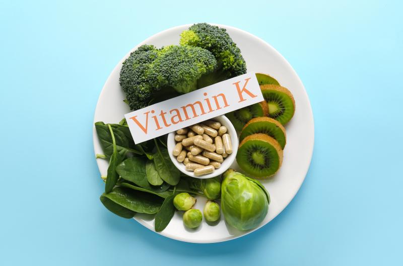 Zapomenutý vitamin K2: Tajná zbraň pro silné kosti i po šedesátce