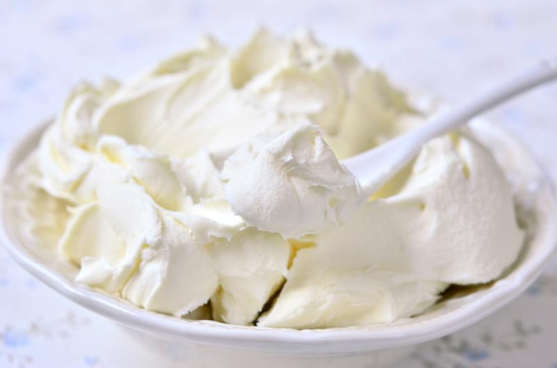 Proč se krém z mascarpone a šlehačky srazí? Rozhoduje teplota i pořadí šlehání