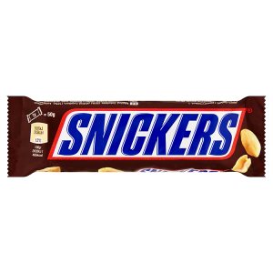 Snickers Čokoládová tyčinka plněná nugátem, karamelem a praženými arašídy 50g v akci