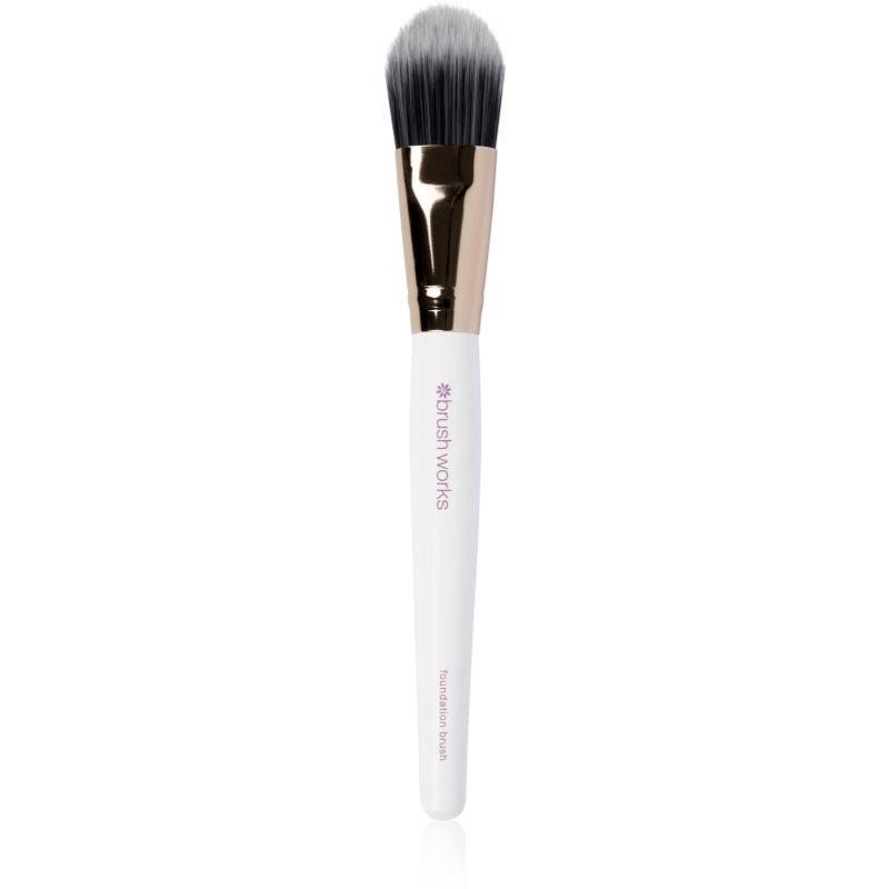 Brushworks Foundation Brush plochý štětec na make-up 1 ks