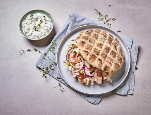 Kuřecí gyros v pita chlebu