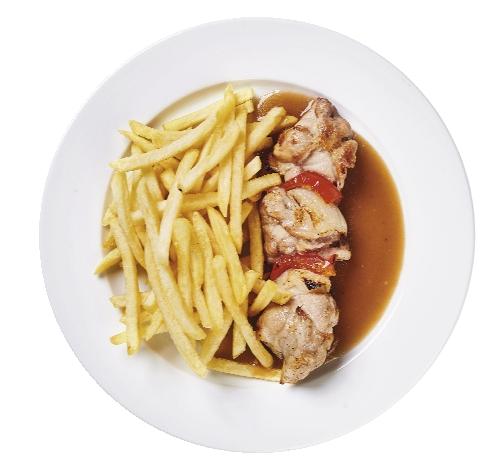 Kuřecí špíz s hranolky