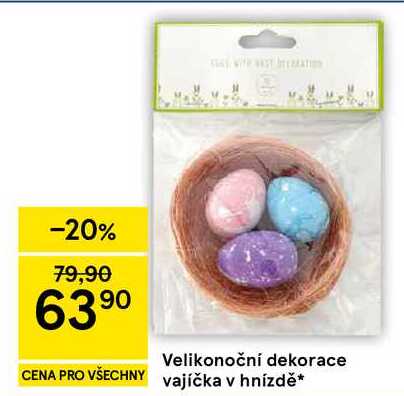 Velikonoční dekorace vajíčka v hnízdě